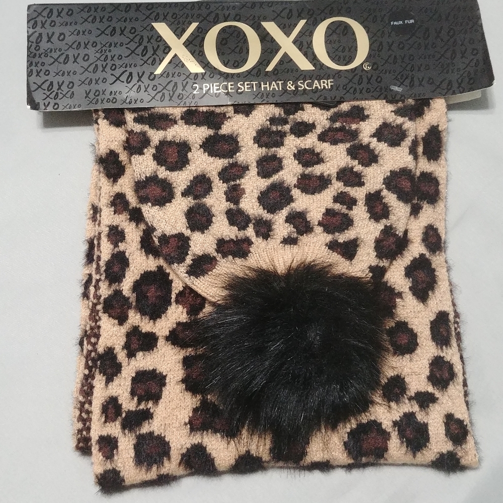 2 piece Leopard Scarf and Hat Set NEW